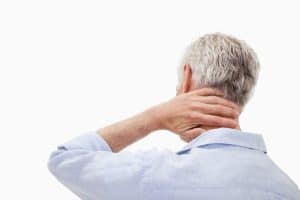 J'ai le cou qui craque sans arrêt : les causes possibles