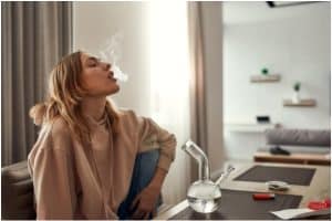 consommation de CBD avec un bang
